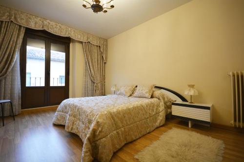 Postel nebo postele na pokoji v ubytování La casa de El Burgo