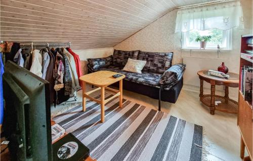 Ruang duduk di 3 Bedroom Lovely Home In Munkedal