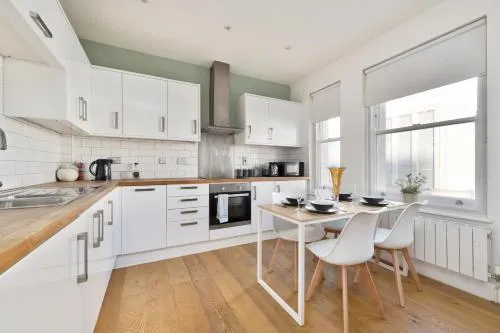 The i360 flat, penthouse, sea view, large private roof terrace, central Brighton 2 bedroom flat photo 1