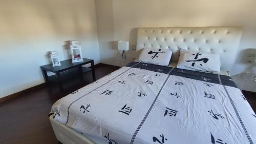 Postel nebo postele na pokoji v ubytování Diavoli Rooms