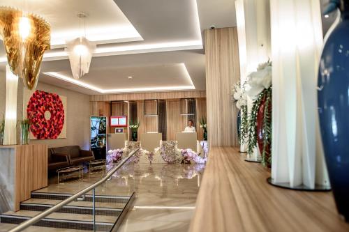 Ramada by Wyndham Ramnicu Valceaにあるテレビまたはエンターテインメントセンター