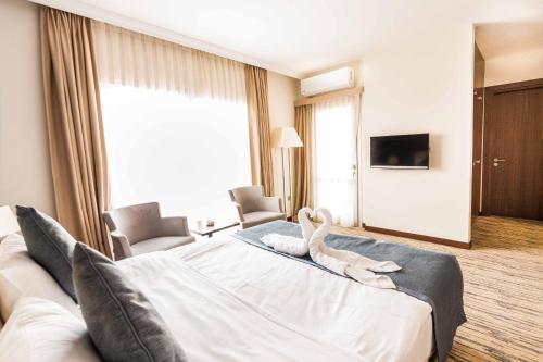 Ένα ή περισσότερα κρεβάτια σε δωμάτιο στο Port View Hotel