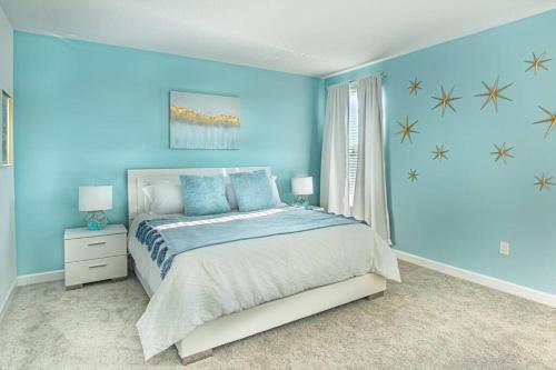 En eller flere senge i et værelse på Marvel Luxury Villa, 6bed 5bath with private pool