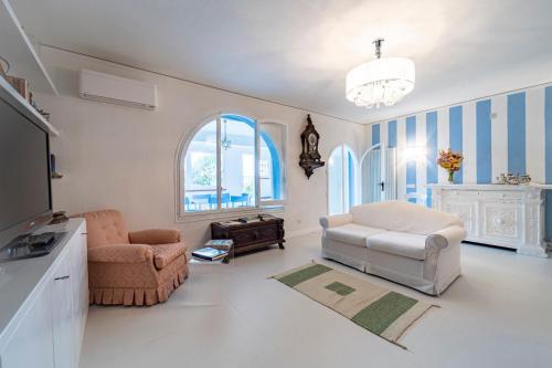 a living room with a couch and a chair at Casa Azzurra in Messina