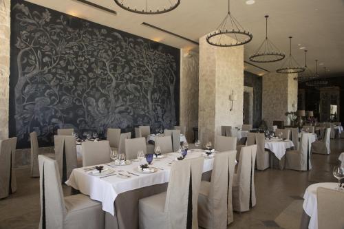 a dining room with white tables and chairs at NIZUC Resort & Spa in Cancún