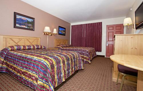 Ein Bett oder Betten in einem Zimmer der Unterkunft National 9 Inn - Placerville