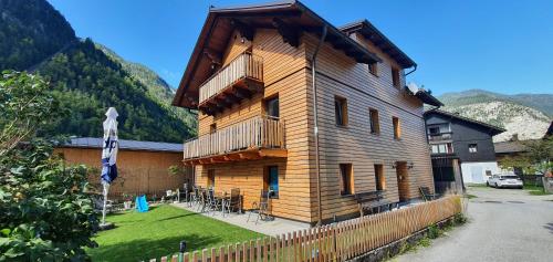 a large wooden house with a balcony on the side of it at Ferienwohnung Brader in Hallstatt