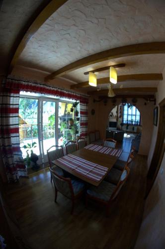 a dining room with a table and chairs at Prutets Guest House in Tatariv