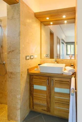 Aligio Apart-hotel & Spa - Las Terrenasにあるバスルーム