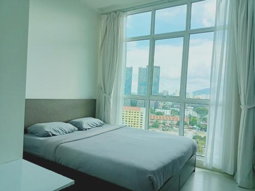 En eller flere senge i et værelse på Deluxe Suites Stay, Netflix,2BR,