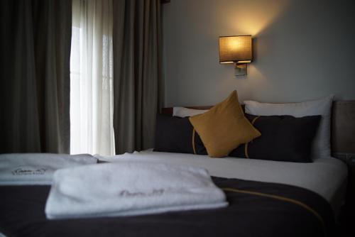 Una cama o camas en una habitación de Room 23 Hotel