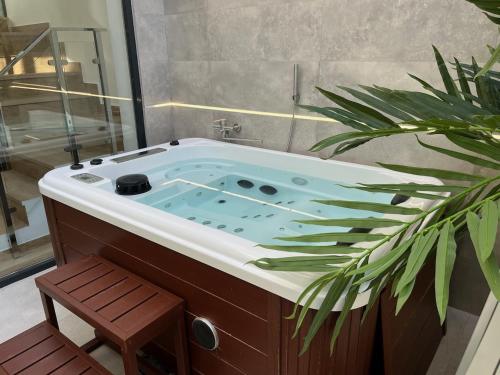 a bathroom with a tub with a potted plant at Casa rural - bungalows Spa & Relax in La Felipa