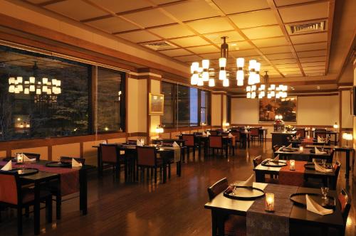 Un restaurante u otro lugar para comer en Senjukaku