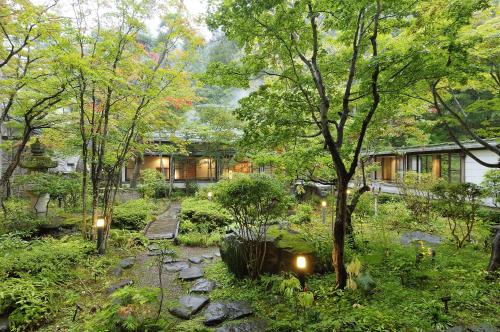 Un jardín fuera de Senjukaku