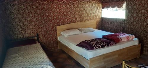 Llit o llits en una habitació de Atef camp