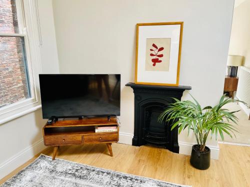 Een TV en/of entertainmentcenter bij Micklegate Apartment
