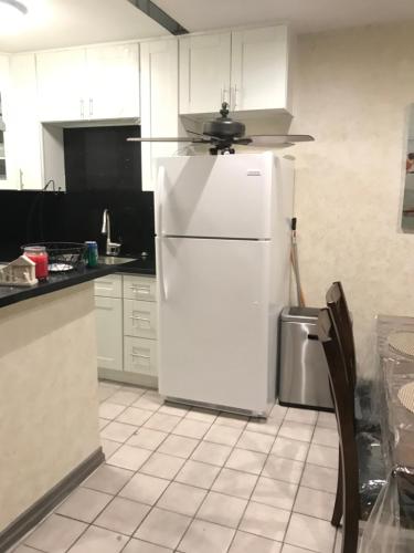Η κουζίνα ή μικρή κουζίνα στο Beautiful 1BD apartment