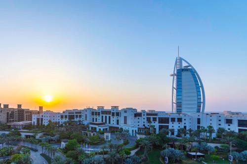 Maison Privee – Exclusive Seaview 3BR Roof Terrace Apt with Scenic Views of Burj alArab