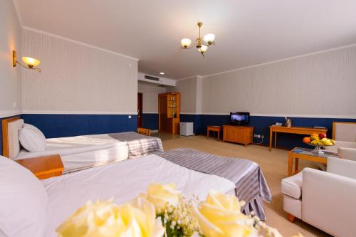 מיטה או מיטות בחדר ב-O Azamat