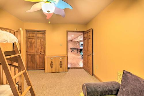 Gambar di galeri bagi Fire Pit, Indoor Pool Access Big Bass Lake Cabin di Gouldsboro