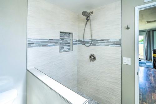 Koupelna v ubytování Pool and Spa Sun-Dappled Palm Desert Retreat!