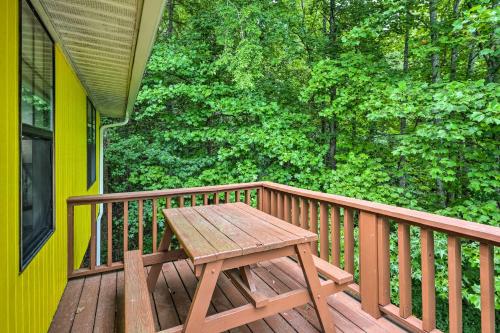Dog-Friendly Lakefront Cabin with Deck Dining! – Photos 2