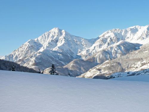 a snow covered mountain range with mountains in the background at Chalet ALLEMAND in Sauze dʼOulx