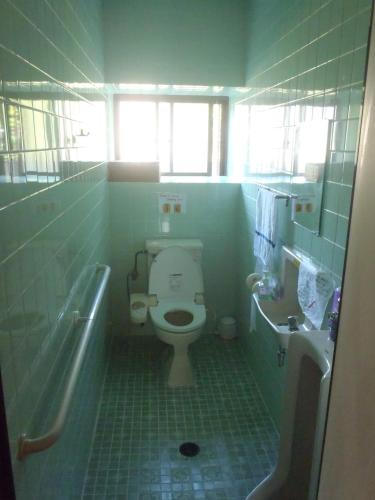 Bilik mandi di Kerama Backpackers