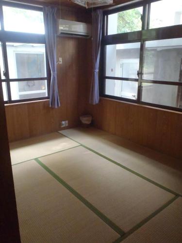 Gambar di galeri bagi Kerama Backpackers di Tokashiki