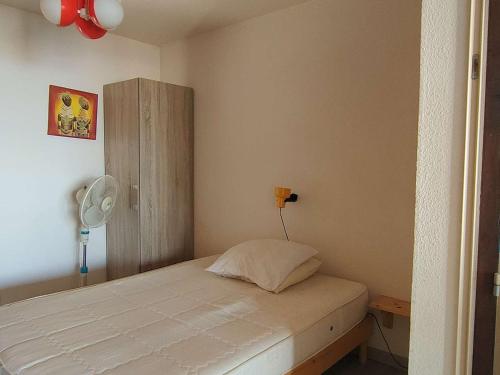 Posteľ alebo postele v izbe v ubytovaní Appartement T3 avec balcon et parking, accès piscine, espaces sportifs - FR-1-195-96