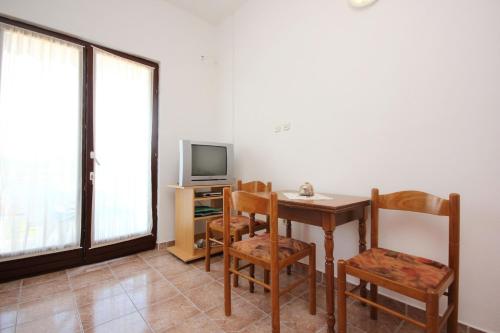 Televízia a/alebo spoločenská miestnosť v ubytovaní Apartments with parking spaces Trpanj, Peljesac - 10083