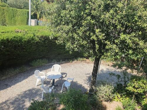 Fotografie z fotogalerie ubytování Villa au calme 500 m plages et port santa lucia v destinaci Saint-Raphaël