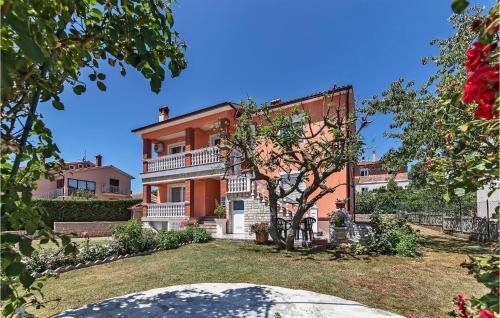 Vonkajšia záhrada v ubytovaní 2 Bedroom Lovely Apartment In Labin