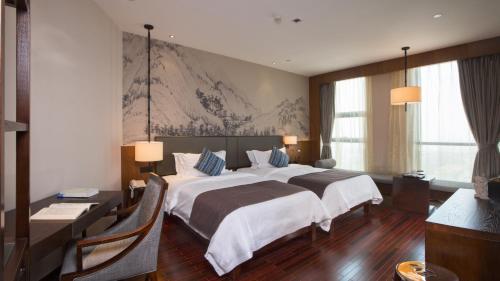 Gallery image of SSAW Boutique Hotel Delan Mogan Mountain in Deqing