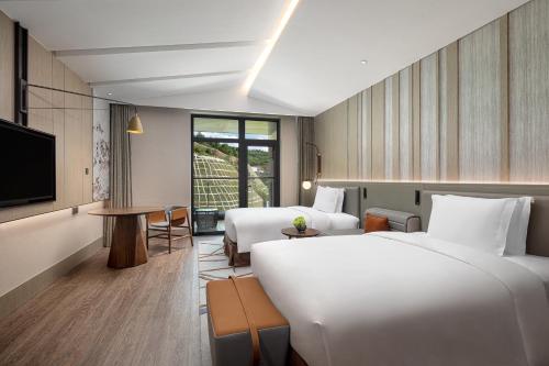 Postel nebo postele na pokoji v ubytování Crowne Plaza Chongli Resort by IHG