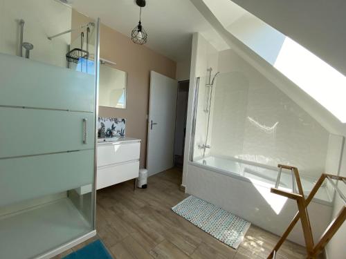 Kúpeľňa v ubytovaní Maison de vacances à Sarzeau à 5 min de la plage à pieds