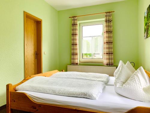 Pension Weiberwirtschaft in Pobershauにあるベッド