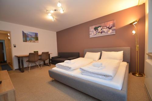Postel nebo postele na pokoji v ubytování Studio 13 - by Four Seasons Apartments