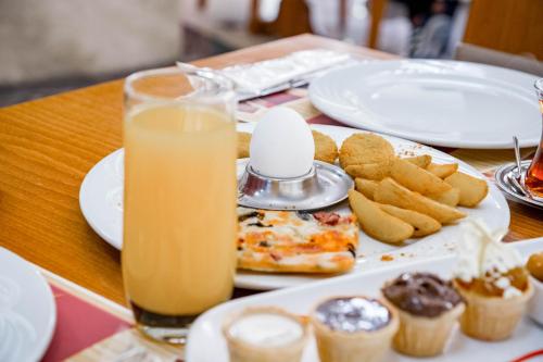 Makanan di atau berdekatan hotel