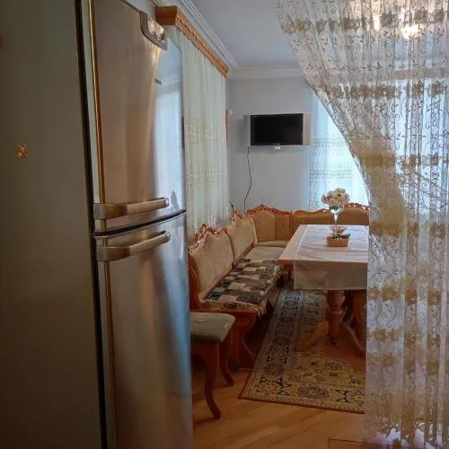 Нескучный дом, где есть джакузи, красивый парк. picture