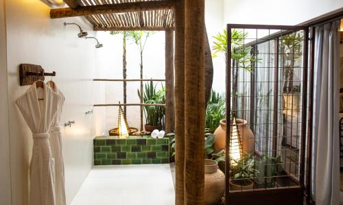 a room with a window with plants in it at Hotel Boutique Perainda in Trancoso