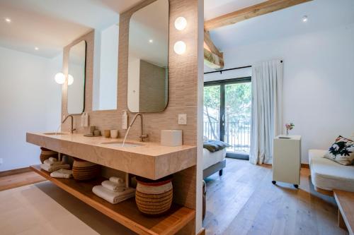 a bathroom with a sink and a mirror at Domaine de Panery in Pouzilhac