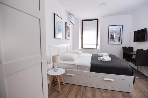 Old Town Rooms 1