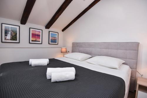 Old Town Rooms 1
