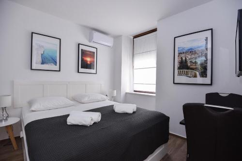Old Town Rooms 1