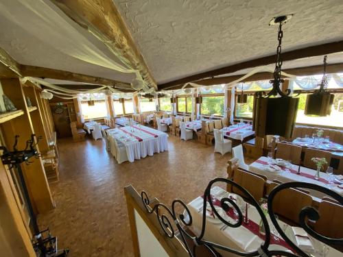 Gallery image of Eifel Hotel Haus West in Kall