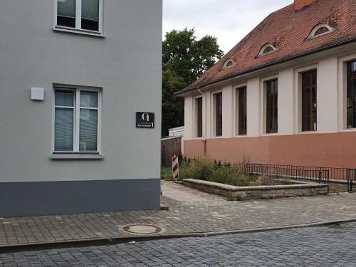 - une vue latérale sur un bâtiment à côté d'une rue dans l'établissement QUELLQUARTIER, à Fulde