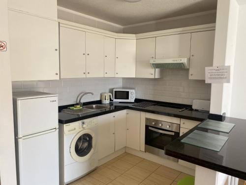 Lovely Self Catering 1 bed Apartment 7B2, Los Cristianos, Tenerife