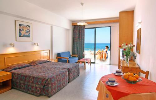Foto da galeria de Corallia Beach Hotel Apartments em Coral Bay