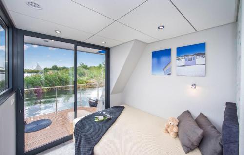 a room with a couch and a large window at Beautiful Ship In Blotnik With Wifi in Błotnik